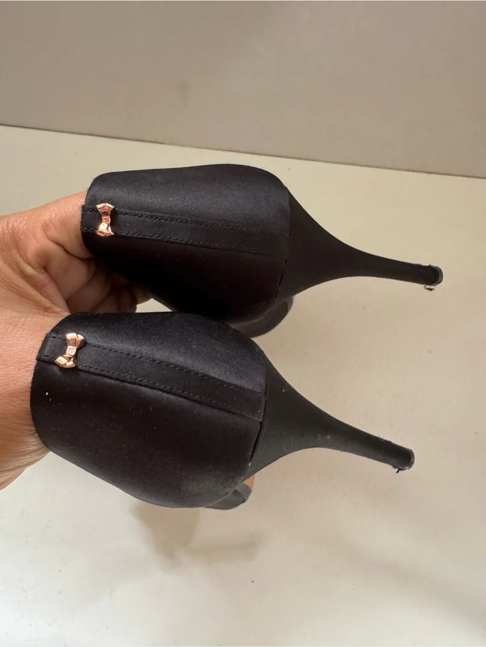 Ted Baker London Black Satin Bow Pumps Heels Rose Gold Pointed Toe 39.5